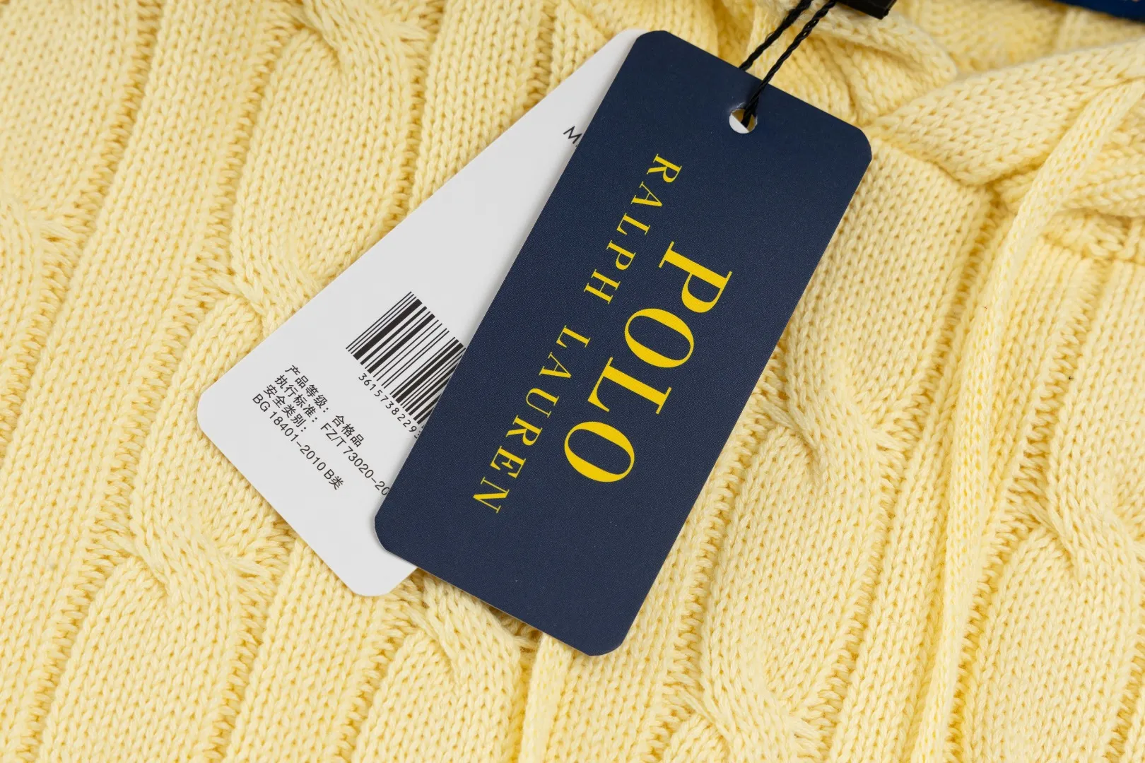 P236 #R84 RALPH LAUREN Six-color classic hooded twist pullover sweater with high-density LOGO embroidery on the chest and original custom-made tag accessories. Made of pure cotton yarn, pure cotton is skin-friendly and comfortable, small label war horse embroidered twist hooded sweater 🐎 high quality, follow the blogger to learn how to wear it! Let’s buy a Ralph Lauren cable sweater. It’s a super hard-to-find series after it became popular. It’s hard to find one on the official website. It’s simple and practical to wear, with a lazy and loose feel. The thickened fabric has more texture, feels soft and delicate, and has a loose fit. Whether worn alone or layered, you can wear different styles of fashion with just one piece!   Size: S M L